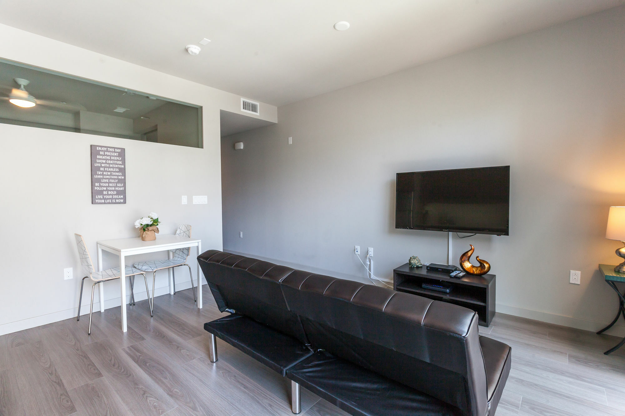 Tripbz 8th And Grand Apartamento *